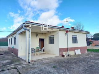 Xalet en Carrascosa de Henares. Casa en carrascosa de henares, pueblo con renfe, construida en p