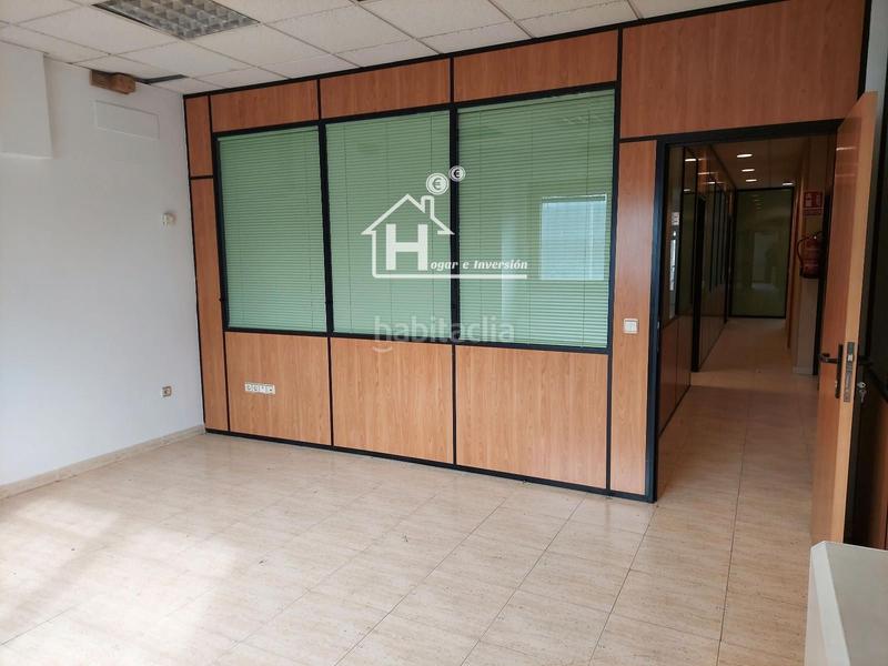 Foto c3a909ed-1b63-46ab-a557-75307e482fd5. Local comercial  , dividido en oficinas y salas, con iva deducible en Guadalajara