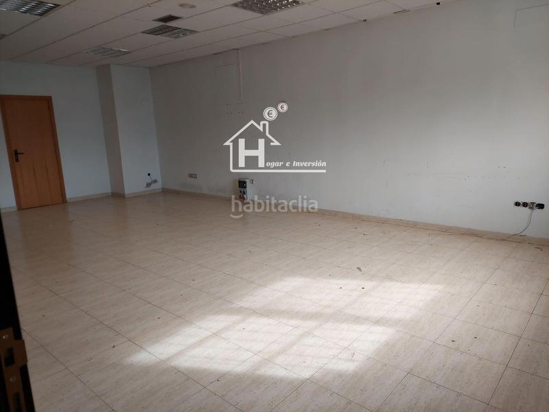 Foto c7c00a97-121b-45ac-8b1b-6e4f79b8787c. Local comercial  , dividido en oficinas y salas, con iva deducible en Guadalajara