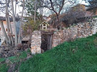 Finca rústica  Depósito viejo. Solar urbano en fuentelviejo con bodega y parte de vallado