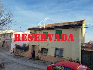 Haus  San pedro. Casa con patio en el centro de cogolludo