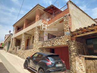 Maison  Clavel. Casa en salmerón con grandes terrazas y garaje