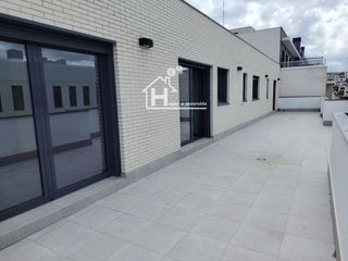 Affitto Attico  Robledal. Gran ático de 3 dormitorios y 2 baños nuevo a estrenar