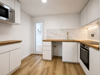 Flat  Carrer de castellar del vallès. Piso recién reformado ideal familia, antes 4 dorm. ahora 3