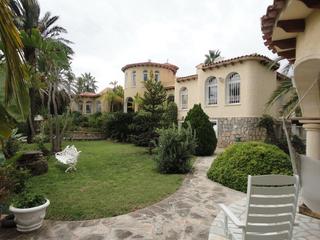 Haus en Coloma. Gran chalet en la nucia