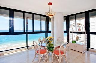 Pis a Playa Levante. Se vende piso de lujo  en la 1ª linea de poniente, benidorm