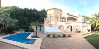 Chalet en Pinar de Advocat-Cometa. Villa de lujo en teulada cerca de la playa moraira