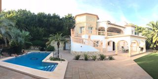 Chalet in Pinar de Advocat-Cometa. Villa de lujo en teulada cerca de la playa moraira