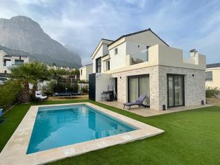 Rent House in Polop. Se alquila moderno chalet en polop