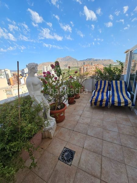 Foto 26524f42-675f-4131-94e2-01d9e9463c20. Pis amb calefacció piscina a Playa Poniente Benidorm