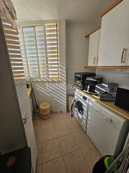 Foto ad100e26-4a1e-420b-8a0c-697792712ee9. Pis amb calefacció piscina a Playa Poniente Benidorm