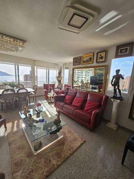 Foto f703d567-9c0d-4553-bf8d-64bbb0f6b76e. Pis amb calefacció piscina a Playa Poniente Benidorm