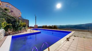 Casa adosada  Monte hoyuela. Unifamiliar en urbanización privada con piscina
