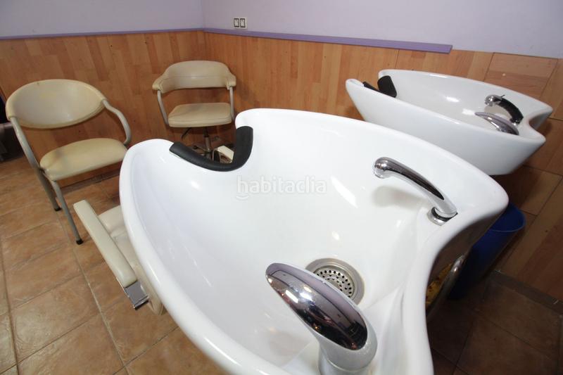 Foto 80480e87-7db9-4237-869e-b07e98e926a3. Alquiler local comercial local en alquiler antigua peluqueria en Torrent