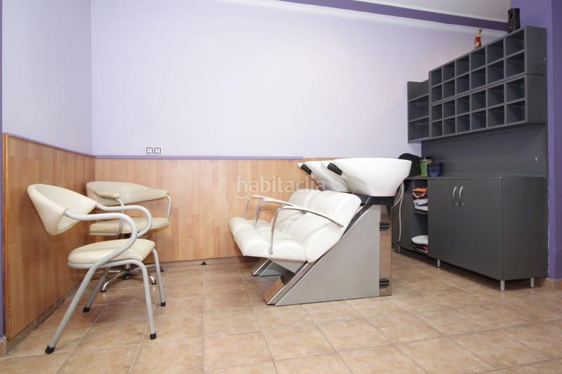Foto 85c2f55c-1cd7-4802-9799-521602a75c3b. Alquiler local comercial local en alquiler antigua peluqueria en Torrent