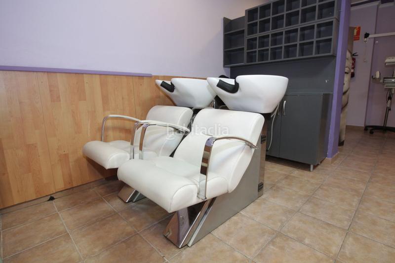 Foto b62810a1-1088-494e-afe0-88ff897d09fc. Alquiler local comercial local en alquiler antigua peluqueria en Torrent