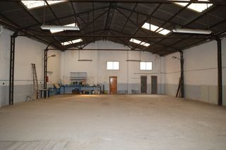 Local Comercial a Catarroja. Local comercial tipo nave en casco urbano