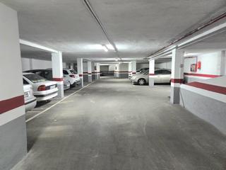 Parking coche en Poble Nou. Plaza de garaje en la calle albocasser