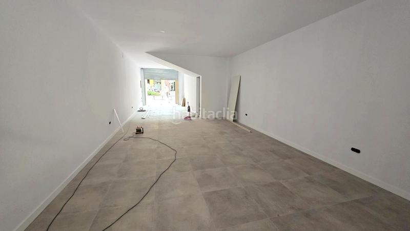 Foto c7b9238c-f6c5-4b27-a08f-9d7cff68ca2f. Alquiler local comercial  en la font vella con el passeig en Terrassa