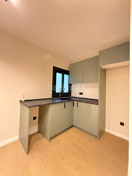 Foto 092f76f2-8253-40b7-9aa8-8bed7a02be60. Oficina a Barri del Centre Terrassa