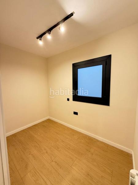 Foto ae4b2334-c236-41f7-b0a1-97889da8dd34. Oficina a Barri del Centre Terrassa