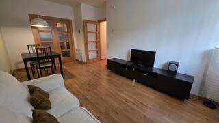 Location Rez-de-chaussée  Carrer de ramón y cajal. Bonita planta baja amueblada en zona escoles