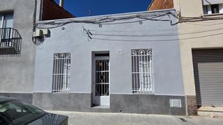 Reihenhaus  Carrer de concepci�n arenal. Casa de doble casal con gran patio, fachada de 6,5m en can palet