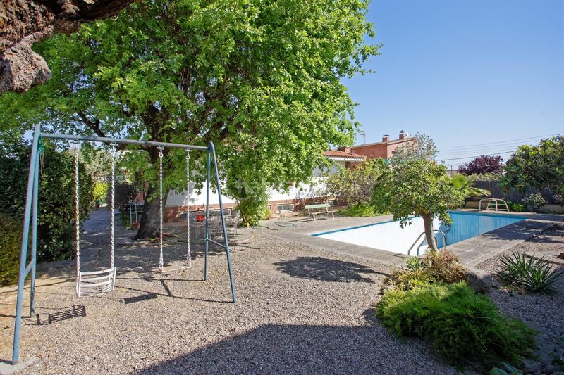 Foto 99f64be4-7e6a-401f-8962-141269e343fb. Casa amb calefacció piscina a Can Parellada Terrassa