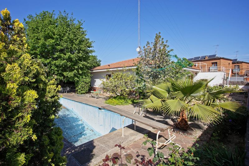 Foto c1d50a1d-b5a9-4f1a-bff7-5c129bf7d79b. Casa amb calefacció piscina a Can Parellada Terrassa
