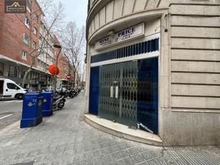 Business premise in Sant Gervasi - Galvany. Local comercial en tres torres de dos plantas.