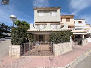 Reihenhaus in Playa del Puig. Casa adosada en la prestigiosa y segura urbanización de puigval