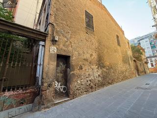 Terreny residencial a El Camp de l´Arpa del Clot. Oportunidad única en el clot finca de 350m2