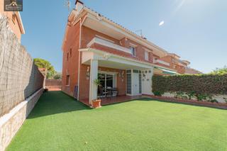 Casa a Sant Vicenç Platja. Casa a tres vientos con jardín en sant vicenç de montalt
