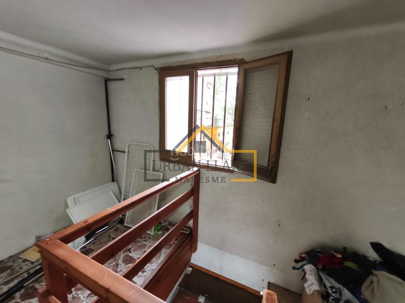 Foto 9c0bf6f6-c044-41a9-b0f3-b9a026b3fc2c. Local comercial a Centre Rubí