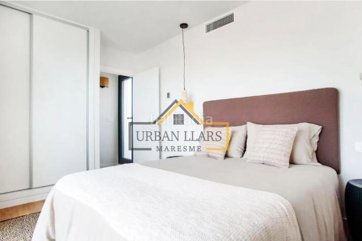 Foto 772d8409-a11b-42ee-b099-bd77407c278a. Àtic amb aparcament a Eixample Mataró