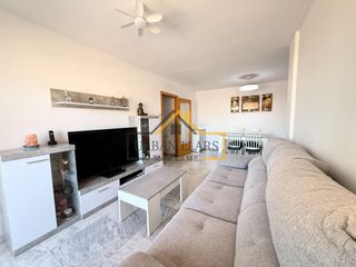 Pis a Malgrat de Mar. Piso alto, todo exterior, con parking, piscina y vistas despejad