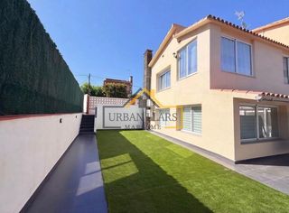 Casa a Centre-Nucli Antic. Casa independiente en el centro de premia de mar