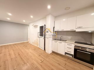 Rez-de-chaussée à El Palau - Escorxador. Piso amplio de tres habitaciones para dejar a tu gusto.