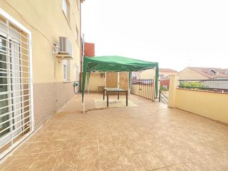 Flat in Pantoja. Bajo con patio de 143m2 en pantoja