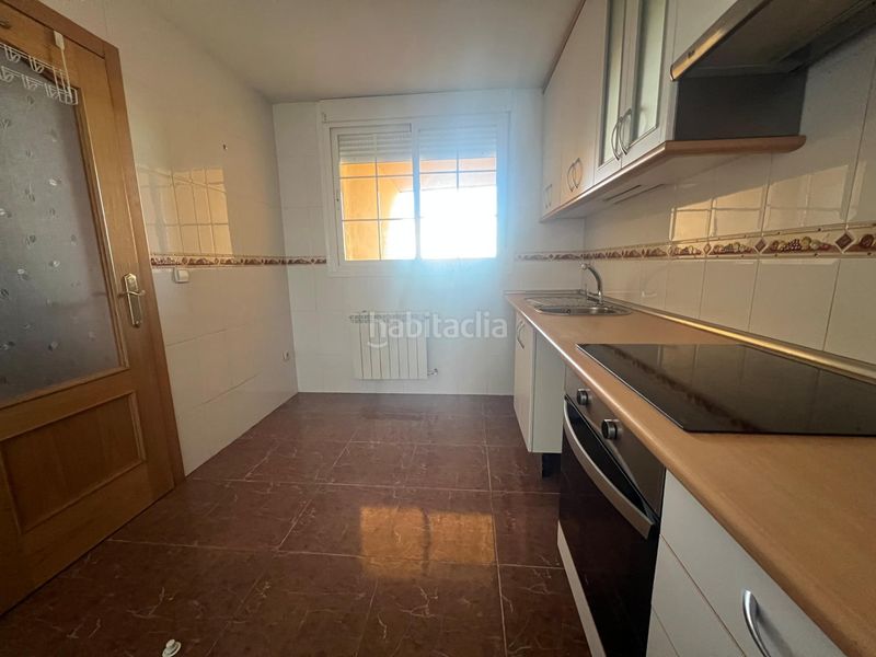 Foto 0272a7ff-e837-4d19-b9f0-d1703ca85d35. Casa adossada amb aparcament a Esquivias
