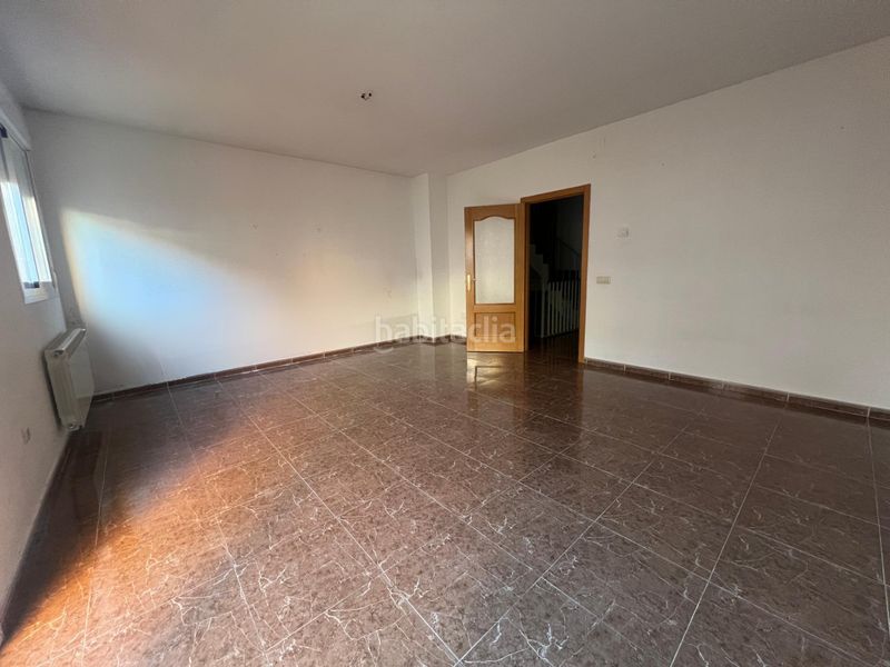 Foto c4836104-d16a-4980-b17f-e6f77935e79a. Casa adossada amb aparcament a Esquivias