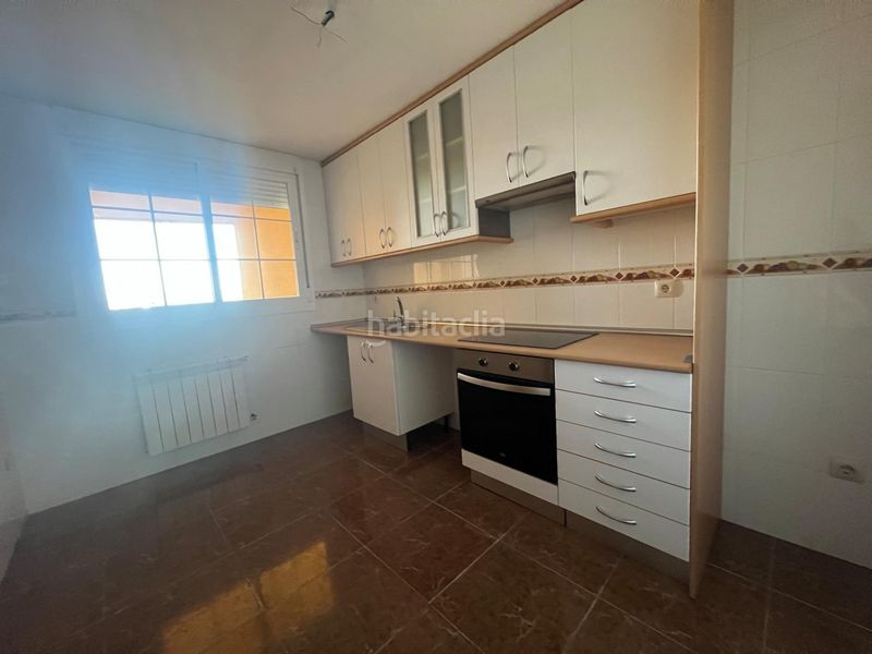 Foto e9692838-d794-48f3-b511-8438d89743ec. Casa adossada amb aparcament a Esquivias