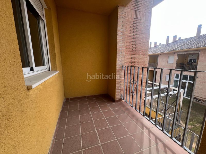 Foto f1e9f0bf-e366-4123-825b-c82998521071. Casa adossada amb aparcament a Esquivias