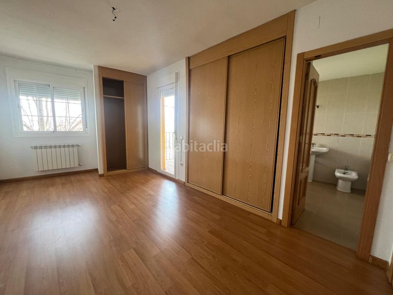 Foto fbf759d3-d836-467b-a039-ffcabf5013f2. Casa adossada amb aparcament a Esquivias