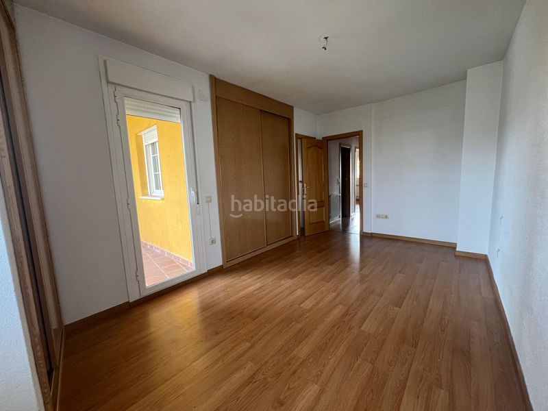 Foto fd261d03-d177-4ac8-94b4-e169cdc9c2a0. Casa adossada amb aparcament a Esquivias