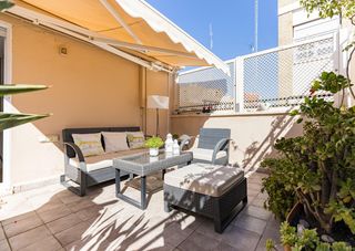 Pis  Cruz roja. Centrico atico duplex  de 1dormitorio con terraza de 45 m y plaz