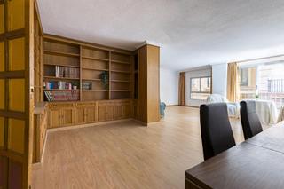 Piso en San Miguel. Amplísima vivienda en pleno centro con garajes