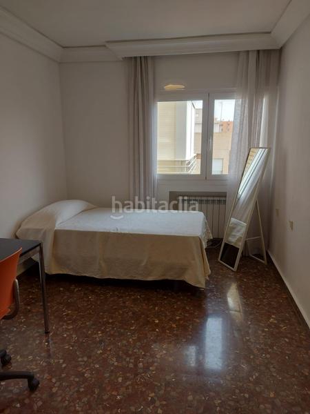 Foto fc3cbe40-ff25-444e-82c7-1677cac9f063. Alquiler piso en calle puerta nueva 12 estupenda y amplia vivienda de cuatro dormitorios junto a la universidad alquiler ideal para estudiantes en puerta nueva! en Murcia