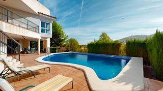 Xalet a Oria. Maravilloso y amplio chalet en venta en urbanización montepinar
