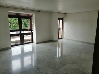 Location Appartement à La Catedral. Piso de 4 dormitorios sin muebles y con plaza de garaje y traste